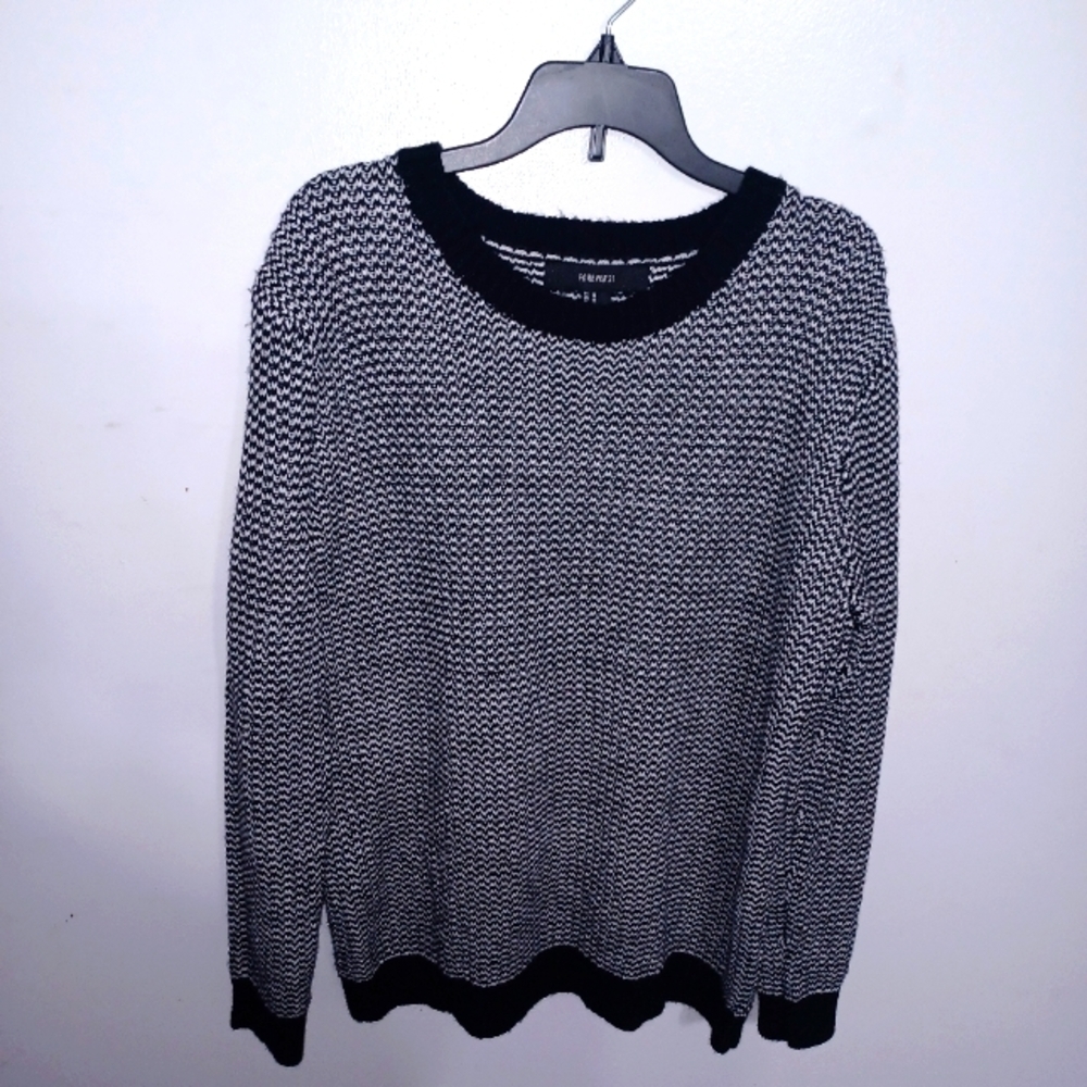 Forever 21- Black and White Sweater - W Sz Medium